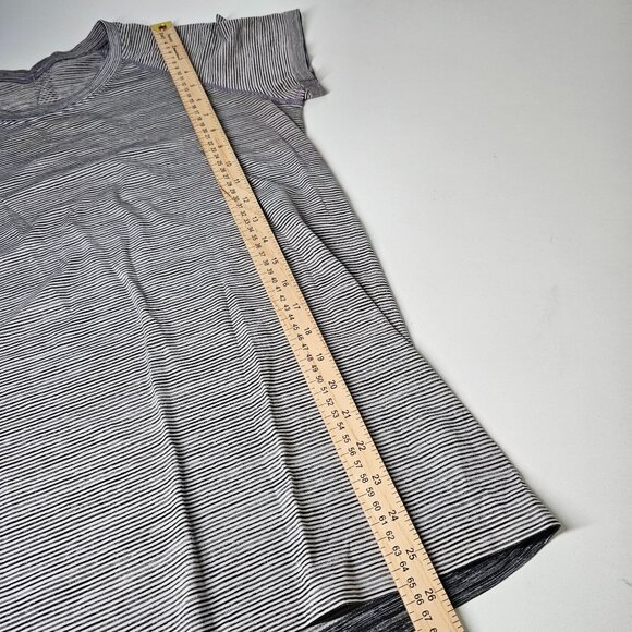 Lululemon Swiftly Sweat Life Crushed the Distance Short Sleeve Top Size 12 - Picture 10 of 10